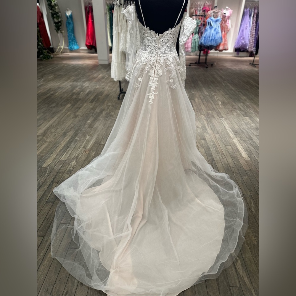 Maggie Sottero Stevie with Bishop Sleeves Cold Shoulder - Picture 3 of 4